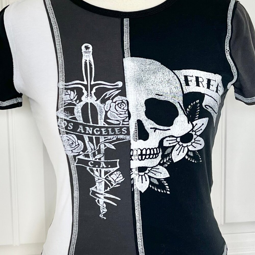 Hollister Women's Colorblock Black & White Skull Cropped Baby Tee Size XS - Picture 2 of 6